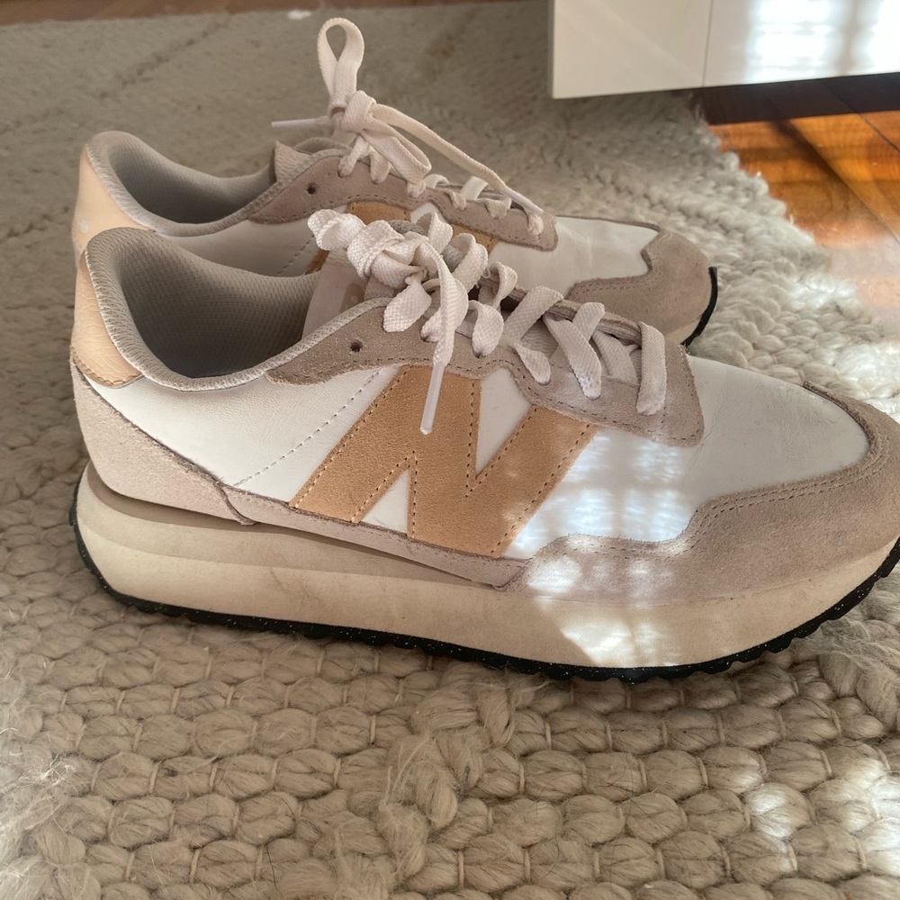 New Balance 237 Women’s in peach!
